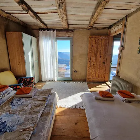 'гнездото', 'the Nest', Rhodope Mountains, Banite בית נופש *