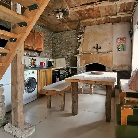 'гнездото', 'the Nest', Rhodope Mountains, Banite בית נופש *